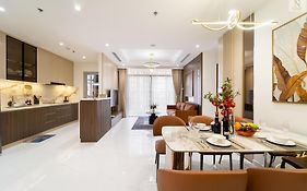 Royal Crown Vinhomes Landmark Signature Residence